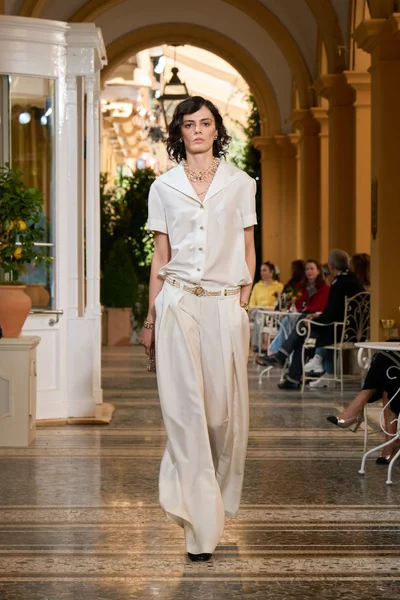 Look 38